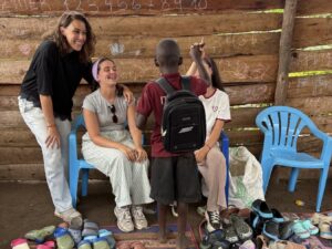 Tres maestras que han viajado a Uganda para colaborar con la ONG de Voluntarios Cooperating Volunteers
