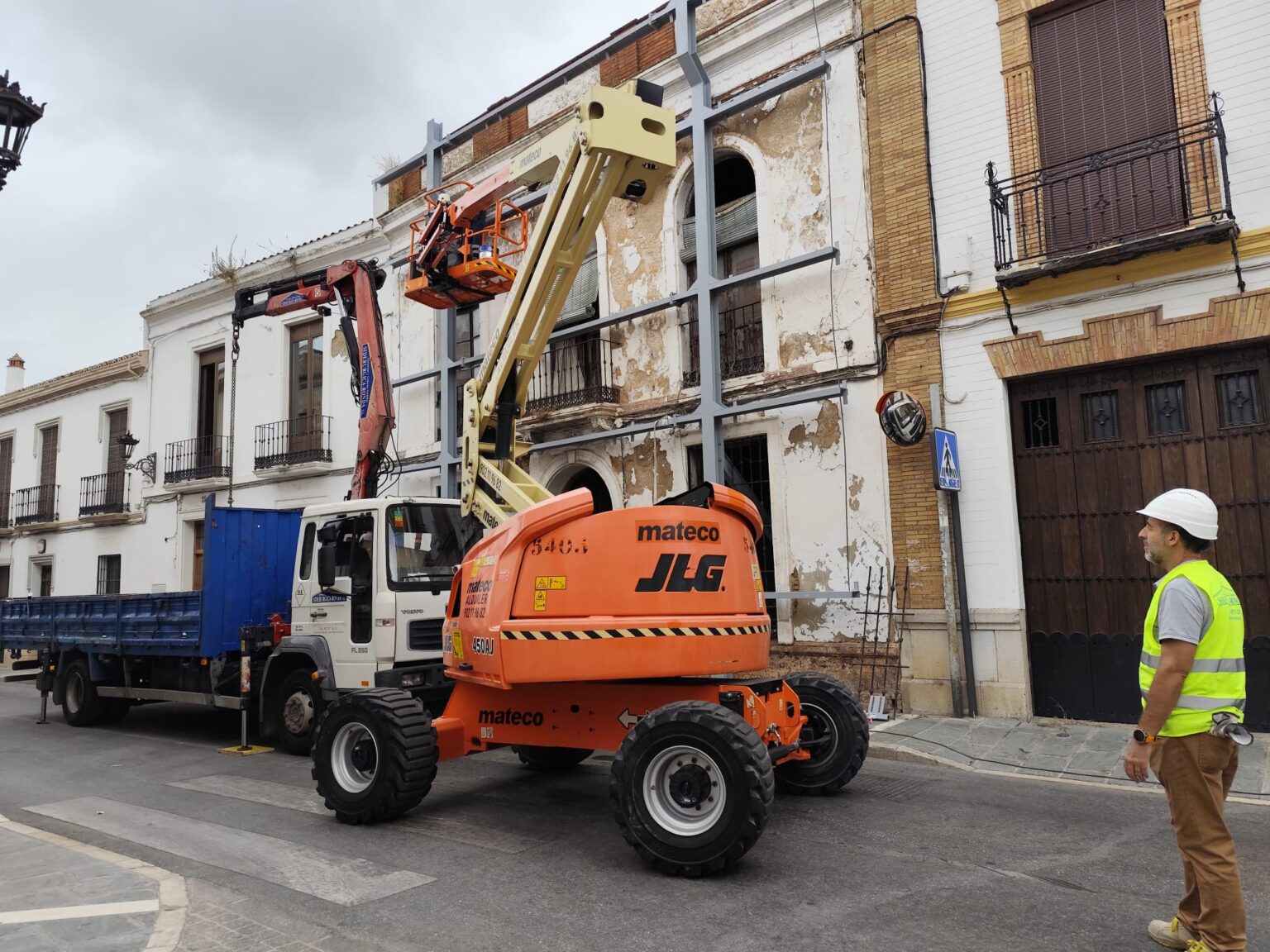 La calle Armiñán permanecerá cortada también durante la jornada de mañana