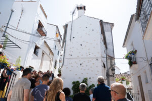 La propuesta de Pablo Bellot, con un centenar de creaciones realizadas por 100 vecinos