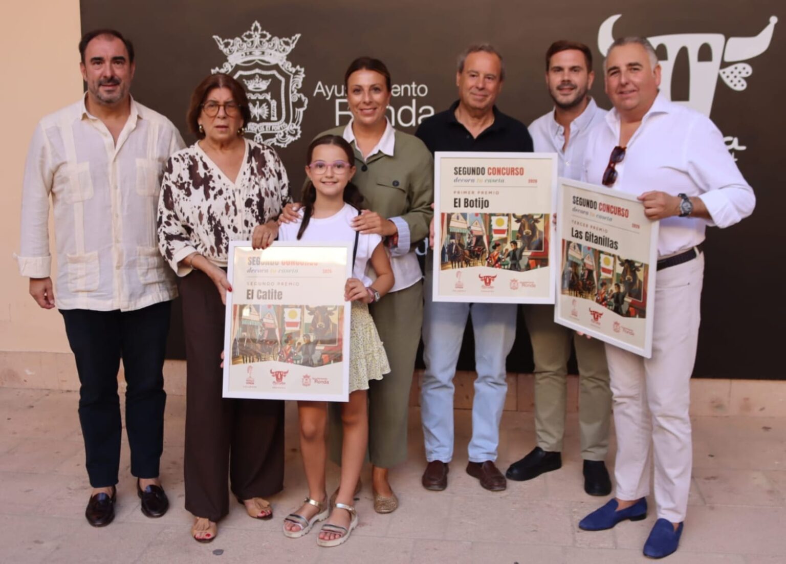 La alcaldesa, Mari Paz Fernández, junto al concejal de Turismo, Ángel Martínez_ y el presidente de ASOPE, Juan Diego Rodríguez.