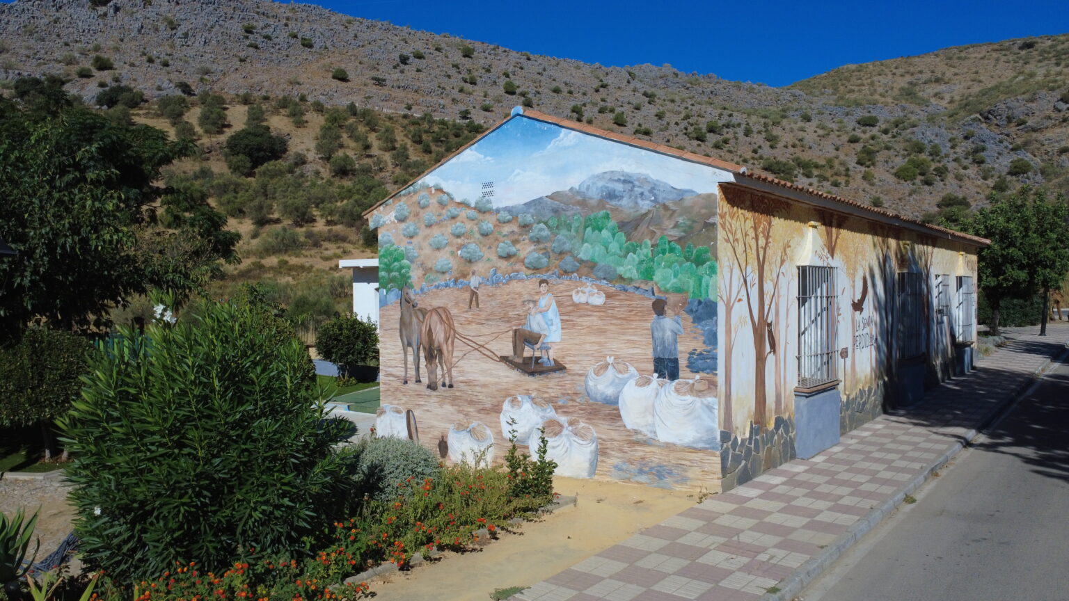 Mural en Cartajima