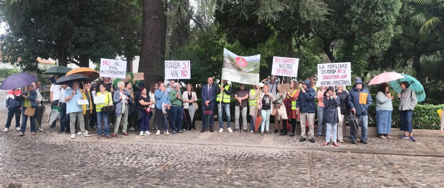 La concentración ha tenido lugar a las puertas del Ayuntamiento