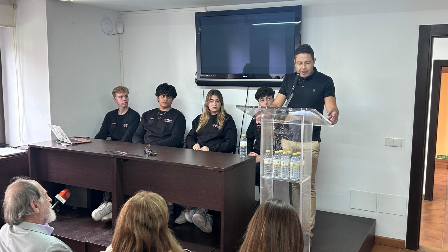 Los alumnos han presentado este mediodía el proyecto final