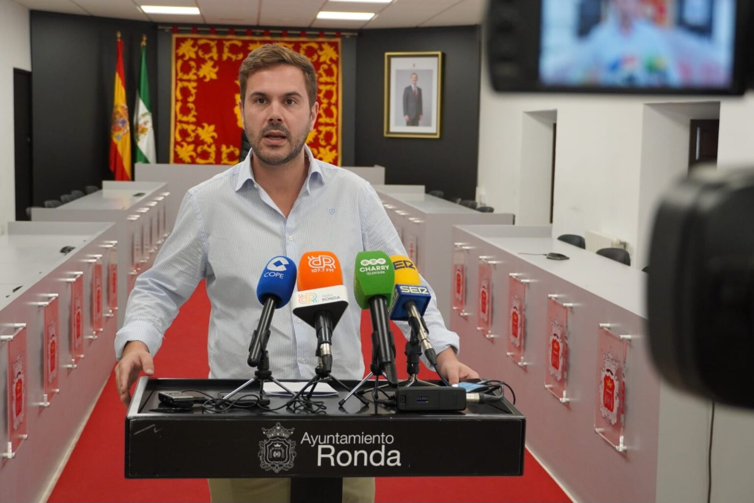 El concejal de Régimen Interno, Ángel Martínez en rueda de prensa