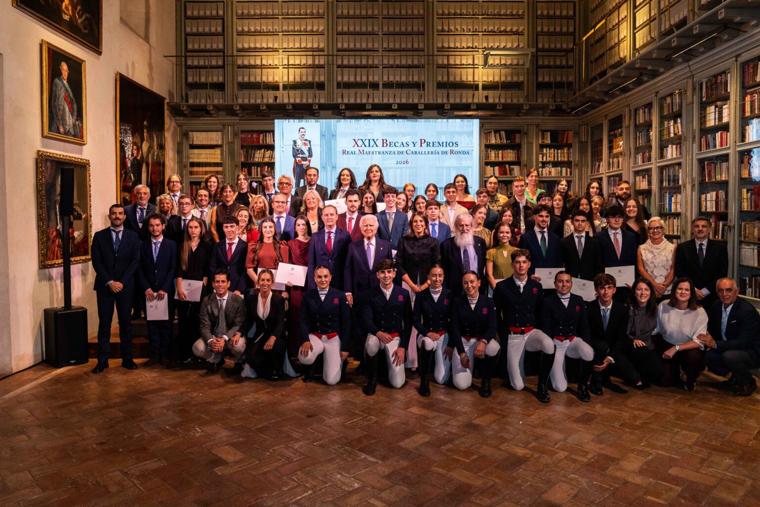 Foto de familia en el acto de entrega