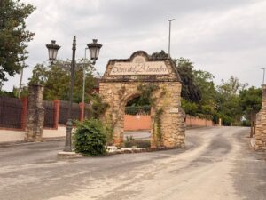 Imagen de la entrada al Cerro del Almendro