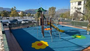 También se ha renovado parte del mobiliario urbano y del vallado perimetral del parque en las obras