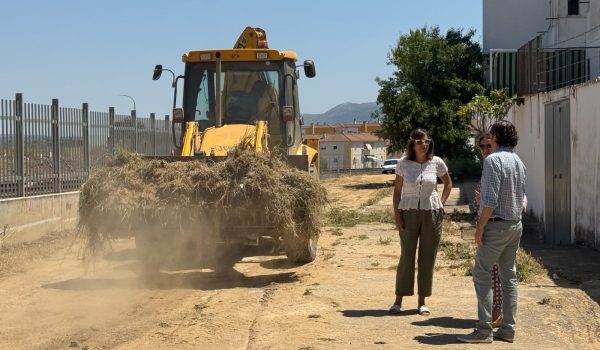 La alcaldesa, María de la Paz Fernández, ha visitado los trabajos junto a la delegada de Obras, Concha Muñoz