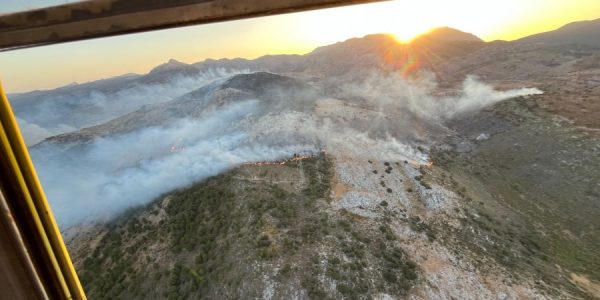 Imagen de un incendio forestal en el término municipal de Parauta (septiembre 2025)