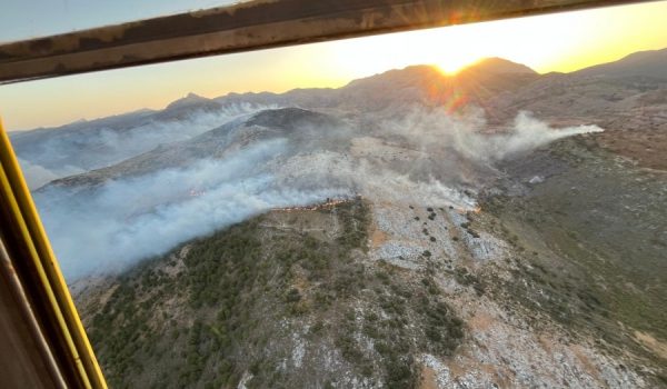 Imagen de un incendio forestal en el término municipal de Parauta (septiembre 2025)