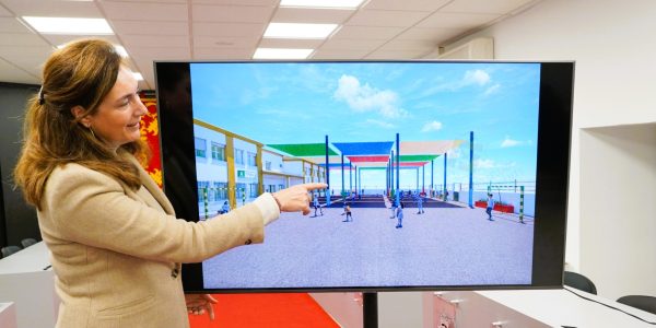 La delegada de Educación, Cristina Durán, en rueda de prensa