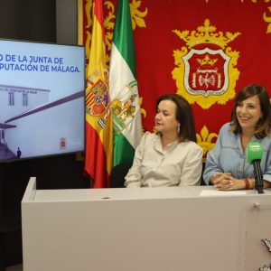 La alcaldesa, María de la Paz Fernández, y la delegada de Universidades, Margarita Pavía, en rueda de prensa
