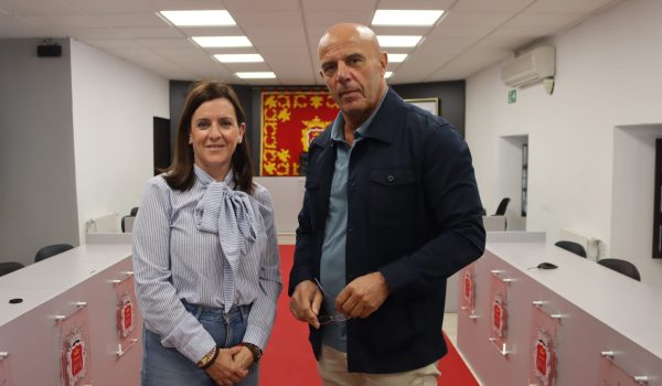 Rebeca Muñoz y Faustino Peralta en rueda de prensa