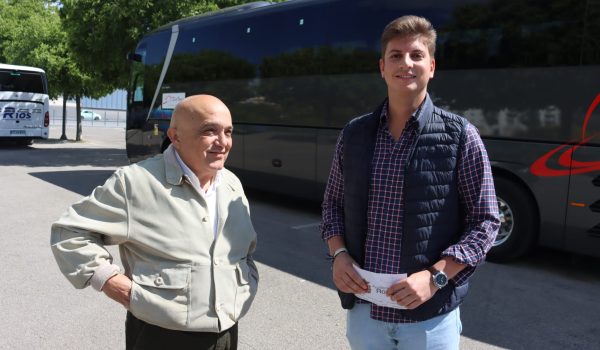 Jorge Fernández, junto al concejal Jesús Vázquez