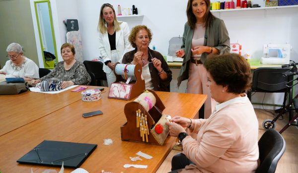 La alcaldesa, Mari Paz Fernández y la concejala Alicia López, en una foto de archivo.