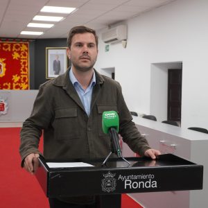 El delegado de Economía, Ángel Martínez, en rueda de prensa