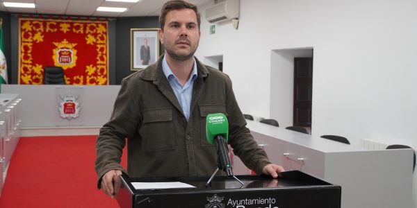 El delegado de Economía, Ángel Martínez, en rueda de prensa