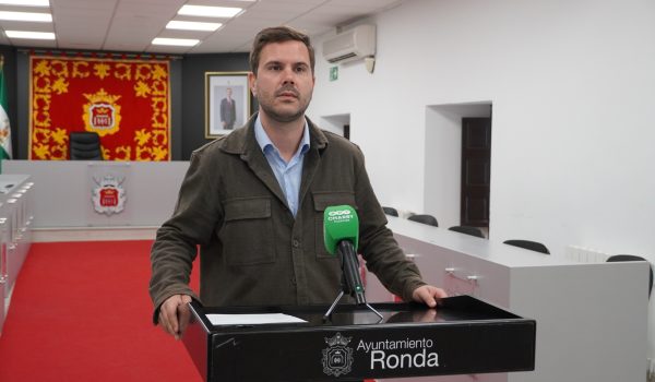 El delegado de Economía, Ángel Martínez, en rueda de prensa