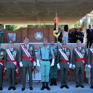 111 El actual coronel del 4º Tercio, Fernando Sánchez, junto al resto de antiguos jefes de esta unidad que asistieron al acto