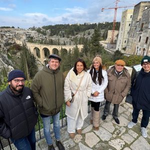 Foto de familia frente al Ponte Madonna della Stella, en Gravina in Puglia