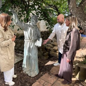 La estatua ha sido trasladada provisionalmente al Palacio de Mondragón