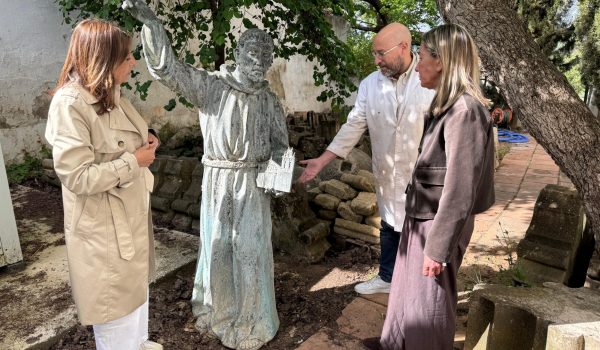 La estatua ha sido trasladada provisionalmente al Palacio de Mondragón