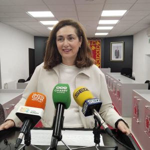 La delegada de Educación, Cristina Durán, hablando sobre la Escuela Municipal de Música