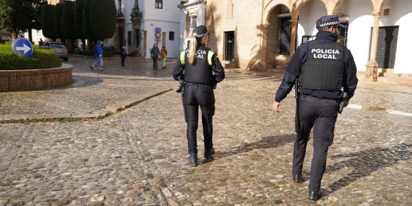 17022026 - Dos agentes de la Policía Local de Ronda.