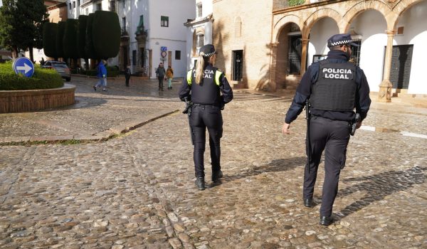 17022026 - Dos agentes de la Policía Local de Ronda.