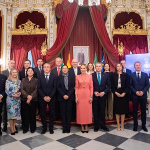 Foto de familia de las personas y entidades distinguidas