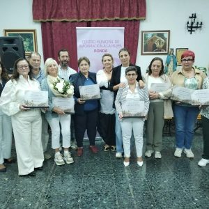 Las mujeres reconocidas fueron María Laín Gamarro, de La Cimada; Mercedes Carrasco Jiménez, de Fuente la Higuera; María López Perálvarez, de La Indiana; Paula Domínguez García, de Los Villalones; Encarnación Gil Becerra, de Puerto Saúco; Paci Fuentes Becerra, de Los Prados; y María Ángeles Higuero Viñas, de Llano de la Cruz.