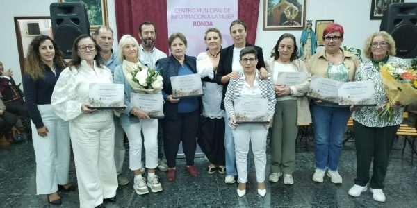 Las mujeres reconocidas fueron María Laín Gamarro, de La Cimada; Mercedes Carrasco Jiménez, de Fuente la Higuera; María López Perálvarez, de La Indiana; Paula Domínguez García, de Los Villalones; Encarnación Gil Becerra, de Puerto Saúco; Paci Fuentes Becerra, de Los Prados; y María Ángeles Higuero Viñas, de Llano de la Cruz.