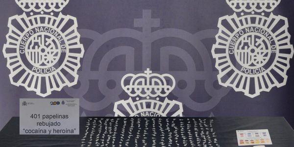 Uno de los detenidos intentó deshacerse de la mercancía ante la presencia policial