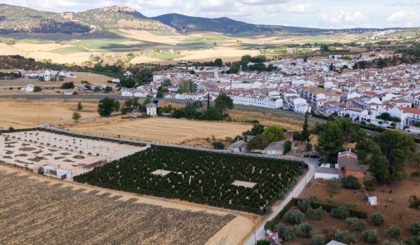 Está situado a las afueras del municipio y cuenta con un jardín de cactus con más de 350 especies.