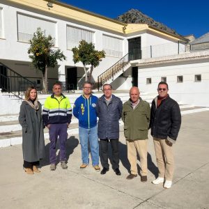 El delegado de Desarrollo Educativo y Formación Profesional, Miguel Briones, ha visitado algunos de los centros beneficiados