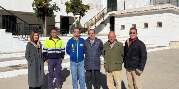 El delegado de Desarrollo Educativo y Formación Profesional, Miguel Briones, ha visitado algunos de los centros beneficiados