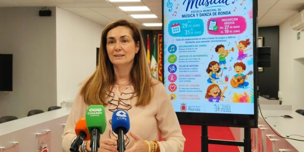 Cristina Durán en la presentación de la escuela de verano