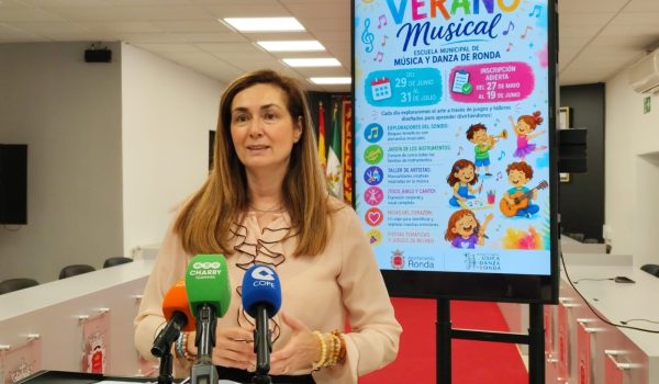 Cristina Durán en la presentación de la escuela de verano