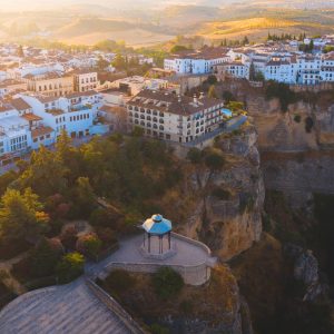 La iniciativa estará sometida a un seguimiento, que supondrá la revisión de su grado de cumplimiento cada dos años