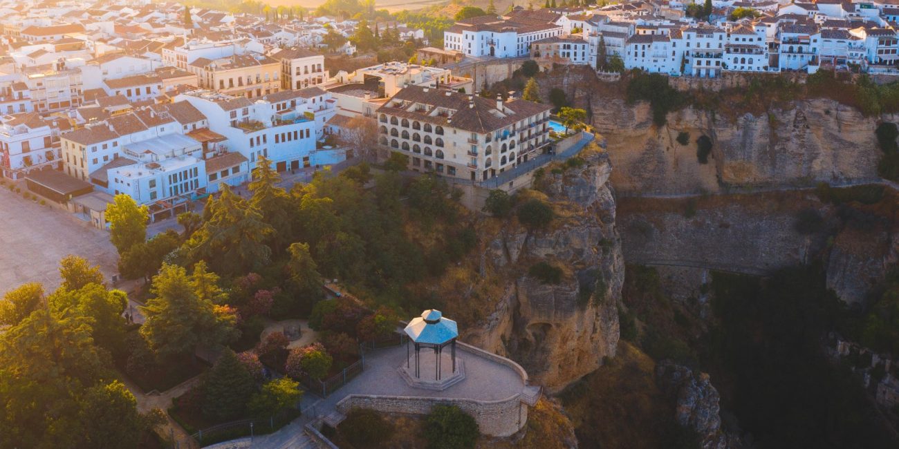 La iniciativa estará sometida a un seguimiento, que supondrá la revisión de su grado de cumplimiento cada dos años