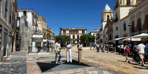 La alcaldesa de Ronda, María de la Paz Fernández, ha visitado la zona junto con la concejal de Obras, Concha Muñoz