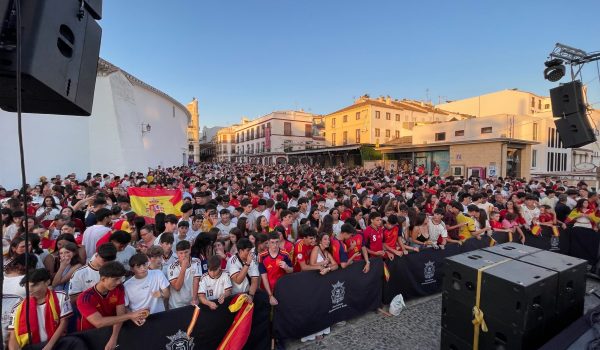 Partido España- Bélgica, en la plaza Teniente Arce