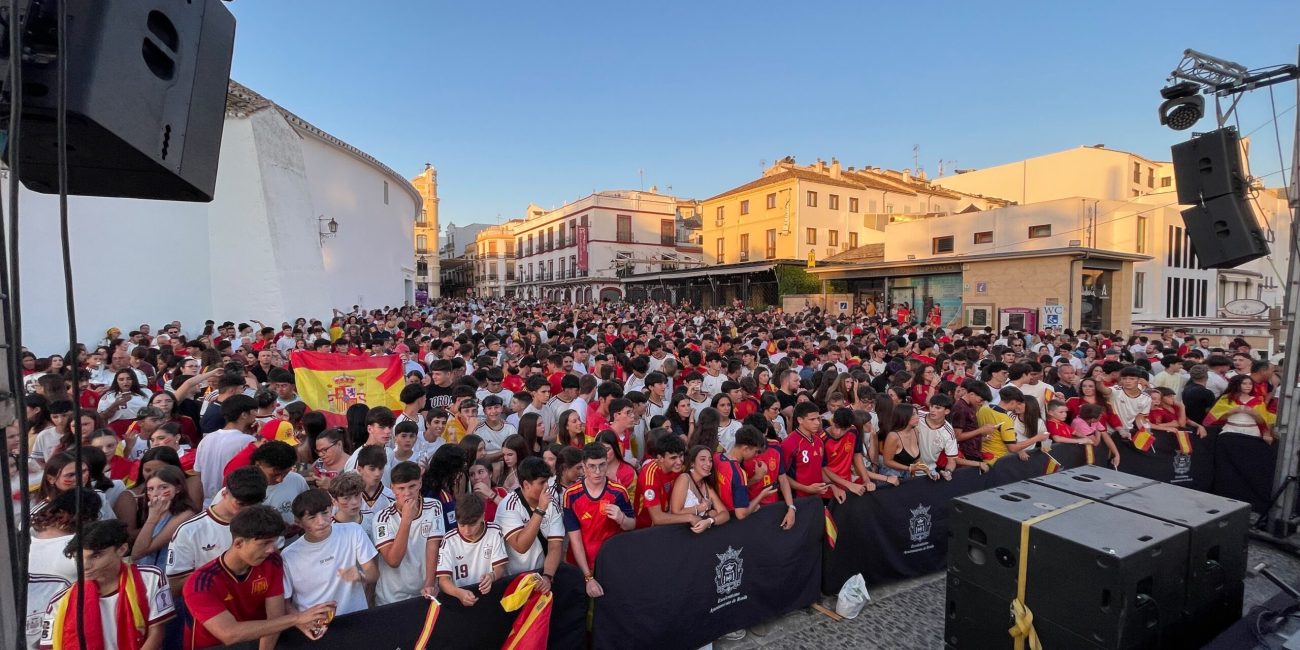 Partido España- Bélgica, en la plaza Teniente Arce
