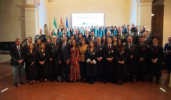 Foto de familia en el Convento de Santo Domingo. Foto de familia en el Convento de Santo Domingo.