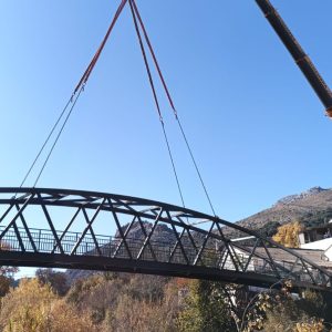 Esta pasarela peatonal metálica sustituirá al centenario Pontón, derrumbado por la crecida del río en 2018. | Ayuntamiento de Benaoján
