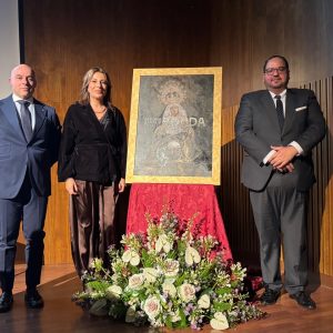 El presidente de la Agrupación, la alcaldesa y el hermano mayor de Los Gitanos desvelaron el Cartel Oficial de la Semana Santa de Ronda 2026.