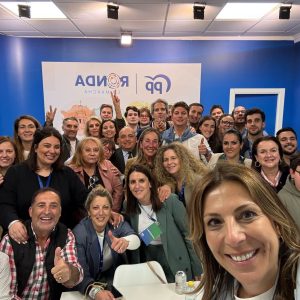 Imagen de la sede del PP al conocer los resultados electorales