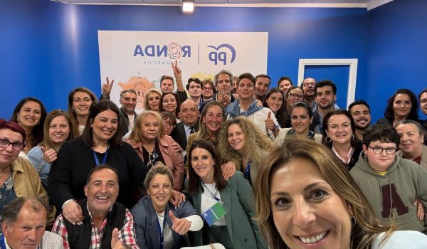 Imagen de la sede del PP al conocer los resultados electorales