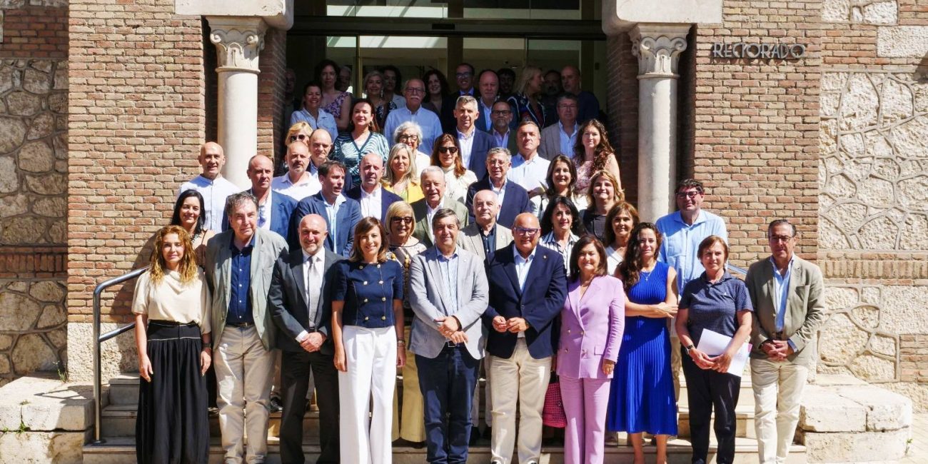 Foto de familia de la presentación de los cursos en Málaga