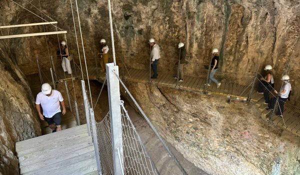La pasarela recorre la garganta del Tajo